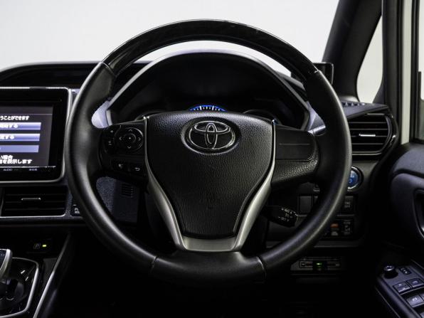 Toyota Esquire I с пробегом 2014 года, цена 1 979 000 рублей, 213673 км, минивэн, Автокод Объявления