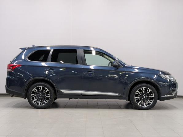 Mitsubishi Outlander III Рестайлинг 3 с пробегом 2021 года, цена 2 500 000 рублей, 90500 км, внедорожник, Автокод Объявления