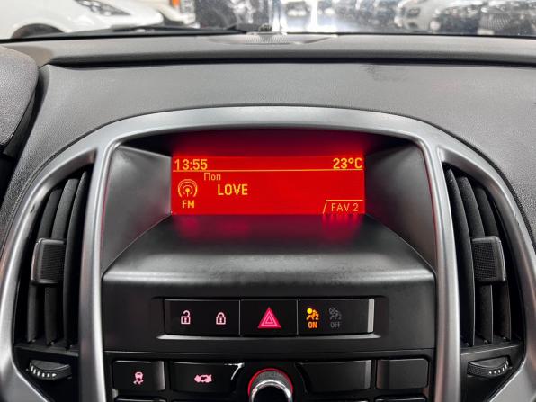 Opel Astra J Рестайлинг с пробегом 2013 года, цена 895 000 рублей, 194828 км, седан, Автокод Объявления
