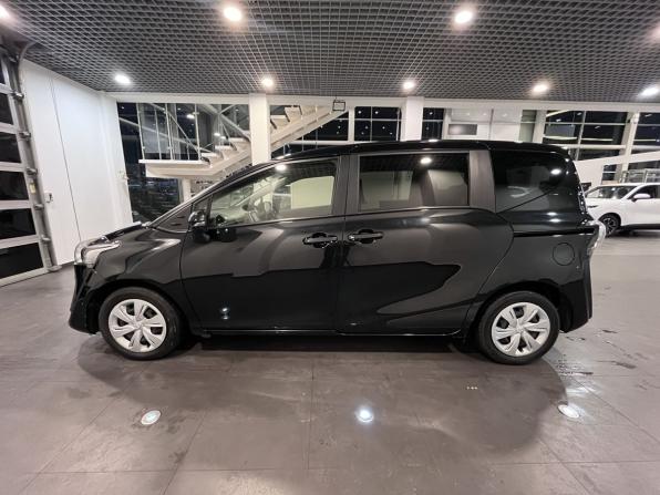 Toyota Sienta II Рестайлинг с пробегом 2020 года, цена 1 859 000 рублей, 66650 км, компактвэн, Автокод Объявления