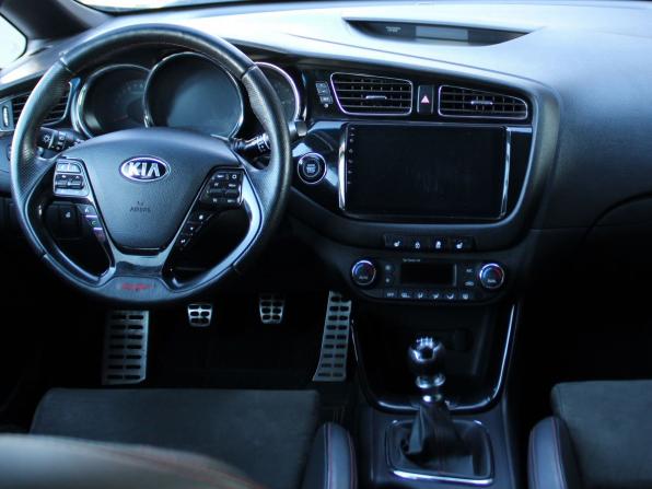 Kia Ceed GT I с пробегом 2015 года, цена 1 199 000 рублей, 139710 км, хэтчбек, Автокод Объявления