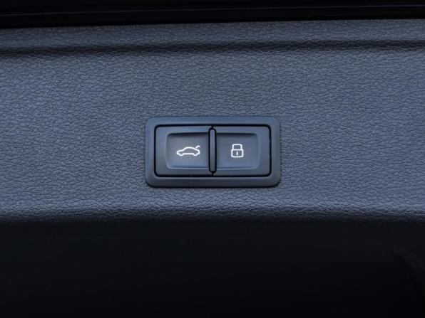 Audi A4 V (B9) Рестайлинг с пробегом 2019 года, цена 3 238 000 рублей, 163903 км, универсал, Автокод Объявления
