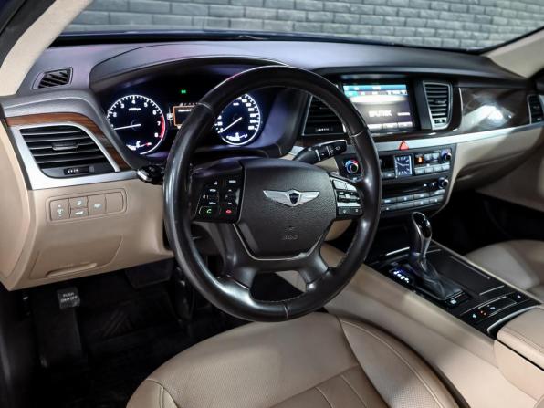Hyundai Genesis II с пробегом 2015 года, цена 1 700 000 рублей, 161845 км, седан, Автокод Объявления