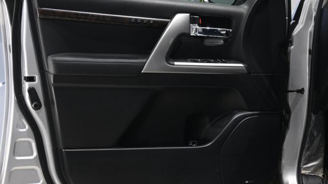 Toyota Land Cruiser 200 Series Рестайлинг 1 с пробегом 2015 года, цена 6 800 000 рублей, 48600 км, внедорожник, Автокод Объявления