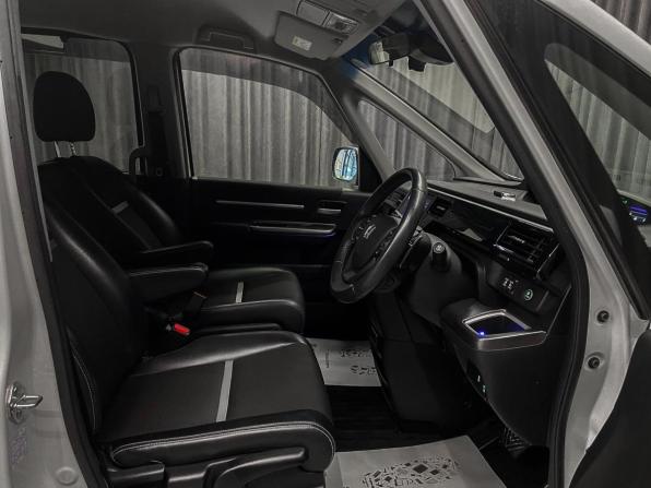 Honda Stepwgn V Рестайлинг с пробегом 2020 года, цена 2 340 000 рублей, 72000 км, минивэн, Автокод Объявления