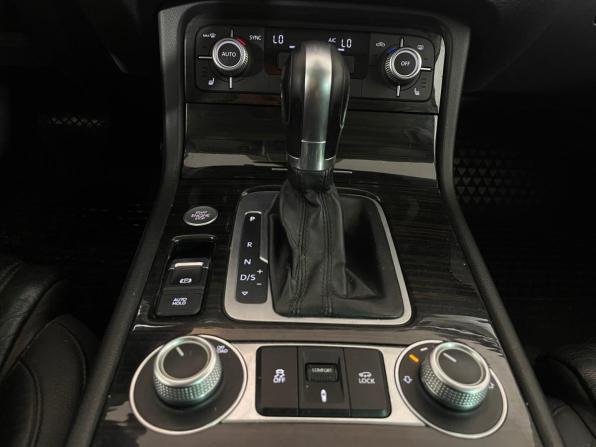 Volkswagen Touareg II Рестайлинг с пробегом 2015 года, цена 2 365 000 рублей, 267100 км, внедорожник, Автокод Объявления