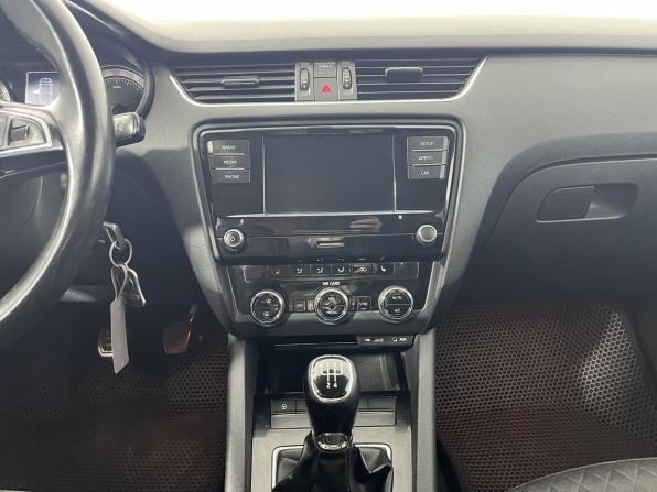Skoda Octavia III (A7) Рестайлинг с пробегом 2017 года, цена 1 480 000 рублей, 142302 км, лифтбек, Автокод Объявления