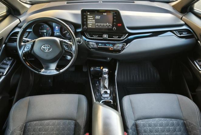 Toyota C-HR I Рестайлинг с пробегом 2021 года, цена 2 650 000 рублей, 93617 км, внедорожник, Автокод Объявления
