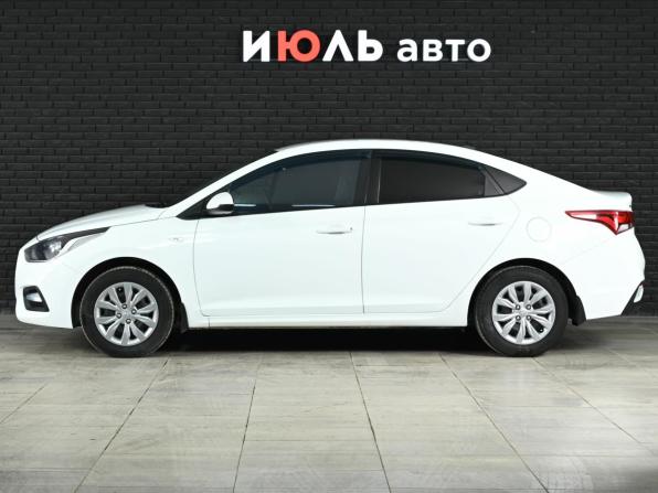 Hyundai Solaris II с пробегом 2017 года, цена 1 180 000 рублей, 140706 км, седан, Автокод Объявления