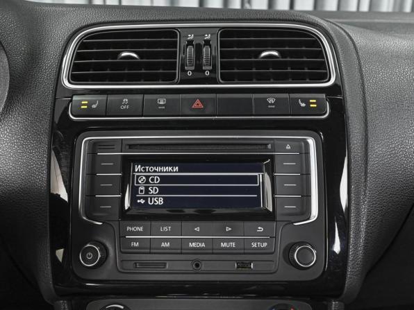 Volkswagen Polo V Рестайлинг с пробегом 2017 года, цена 1 368 000 рублей, 138657 км, седан, Автокод Объявления
