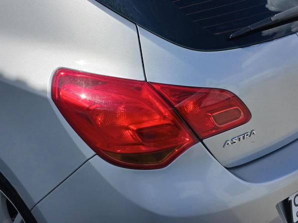 Opel Astra J с пробегом 2011 года, цена 649 000 рублей, 216303 км, хэтчбек, Автокод Объявления