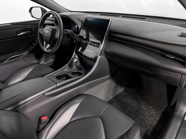 Toyota Avalon V Рестайлинг с пробегом 2023 года, цена 3 490 000 рублей, 7850 км, седан, Автокод Объявления