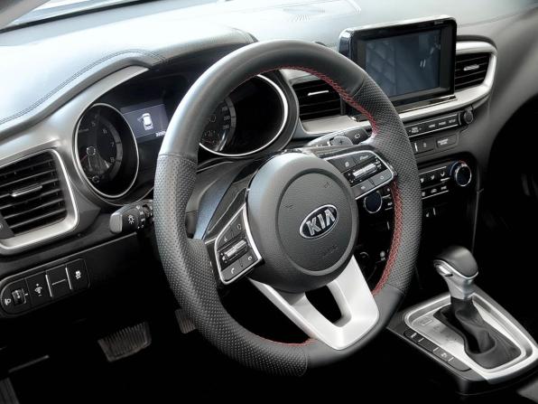 Kia Ceed III с пробегом 2019 года, цена 1 838 800 рублей, 33932 км, универсал, Автокод Объявления
