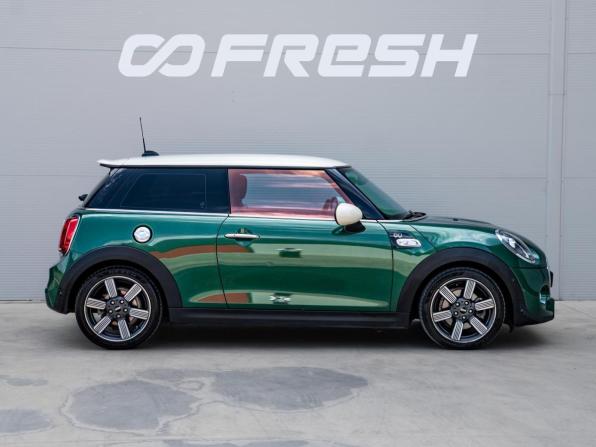Mini Hatch III (F55/F56) Рестайлинг с пробегом 2019 года, цена 2 645 000 рублей, 112551 км, хэтчбек, Автокод Объявления