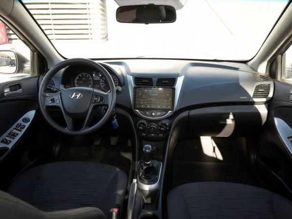 Hyundai Solaris I Рестайлинг с пробегом 2015 года, цена 887 000 рублей, 193457 км, седан, Автокод Объявления