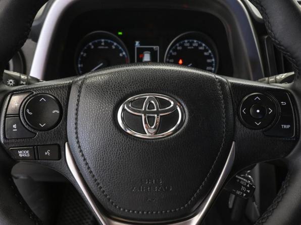 Toyota RAV4 IV (XA40) Рестайлинг с пробегом 2017 года, цена 2 349 000 рублей, 136651 км, внедорожник, Автокод Объявления