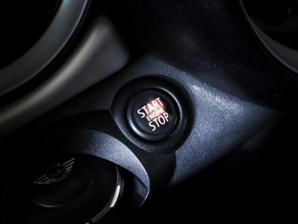 Mini Hatch II (R56) Рестайлинг с пробегом 2012 года, цена 887 000 рублей, 217060 км, хэтчбек, Автокод Объявления