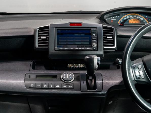 Honda Freed I с пробегом 2009 года, цена 955 000 рублей, 163300 км, компактвэн, Автокод Объявления