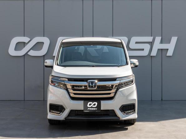 Honda Stepwgn V Рестайлинг с пробегом 2018 года, цена 2 445 000 рублей, 72757 км, минивэн, Автокод Объявления