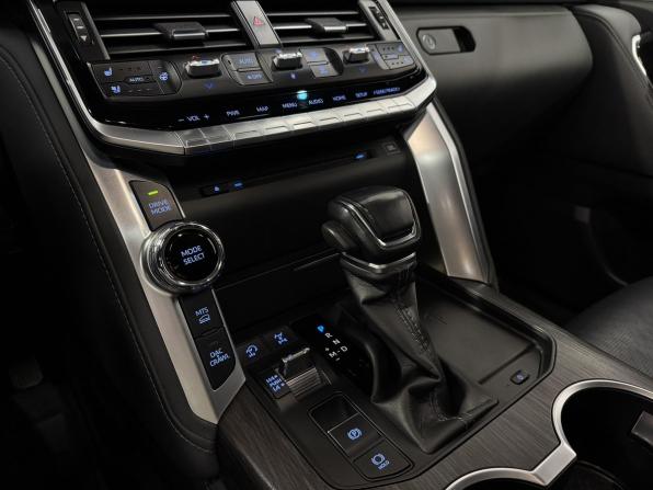 Toyota Land Cruiser 300 Series с пробегом 2021 года, цена 10 800 000 рублей, 109867 км, внедорожник, Автокод Объявления