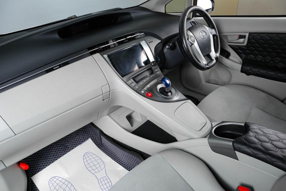 Toyota Prius III (XW30) Тюмень  - изображение 11