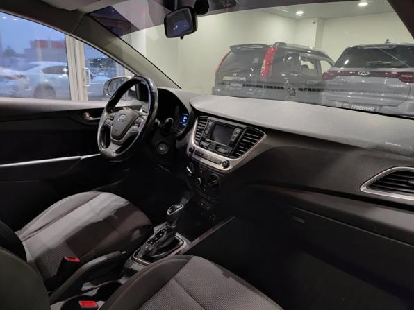 Hyundai Solaris II с пробегом 2018 года, цена 1 292 000 рублей, 121540 км, седан, Автокод Объявления
