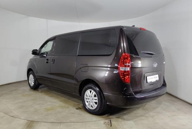 Hyundai H-1 II Рестайлинг с пробегом 2018 года, цена 2 450 000 рублей, 195600 км, минивэн, Автокод Объявления