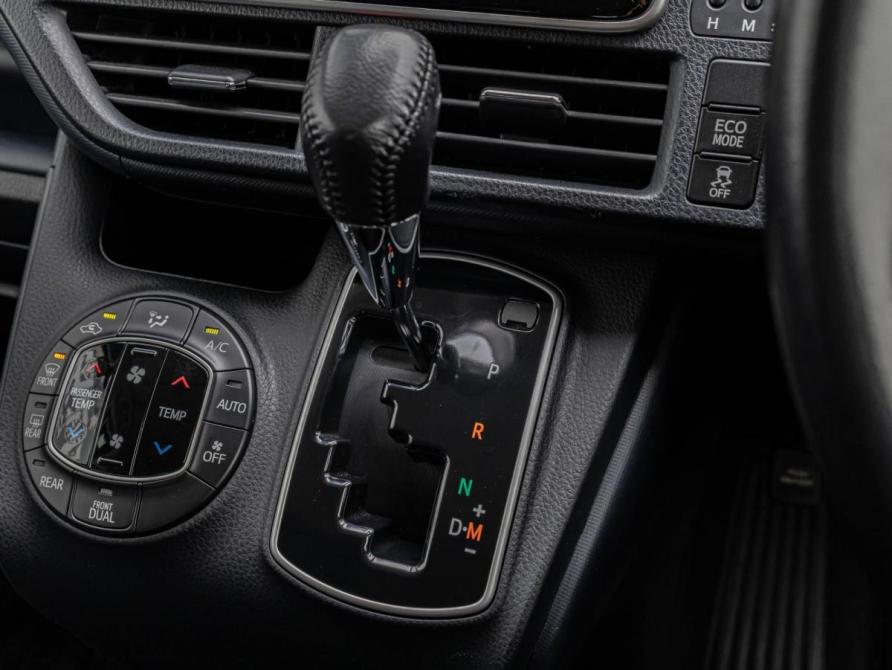 Toyota Voxy III (R80) Краснодар  - изображение 18