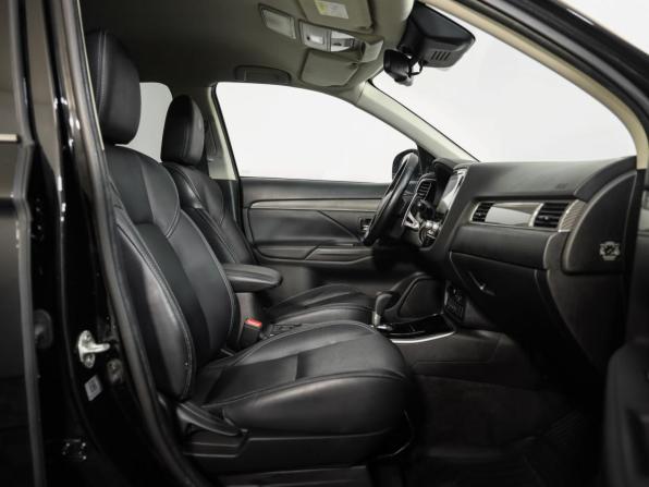 Mitsubishi Outlander III Рестайлинг 3 с пробегом 2021 года, цена 2 950 000 рублей, 63400 км, внедорожник, Автокод Объявления