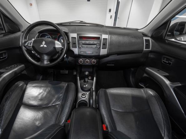 Mitsubishi Outlander II Рестайлинг с пробегом 2011 года, цена 815 000 рублей, 302279 км, внедорожник, Автокод Объявления