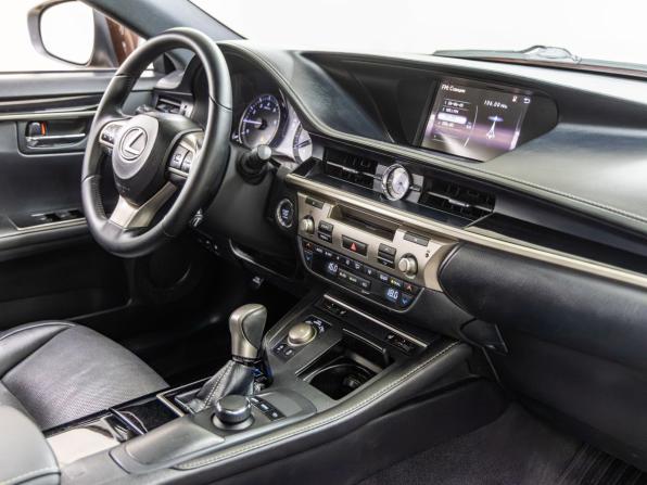 Lexus ES VI Рестайлинг с пробегом 2015 года, цена 2 288 000 рублей, 176582 км, седан, Автокод Объявления