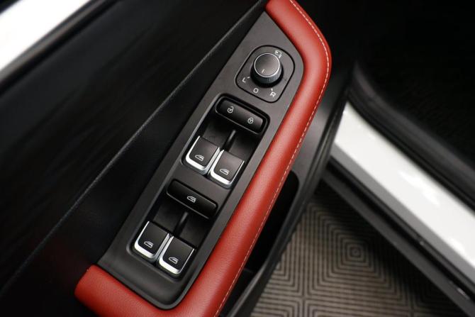 Geely Coolray I Рестайлинг с пробегом 2024 года, цена 2 295 000 рублей, 48800 км, внедорожник, Автокод Объявления