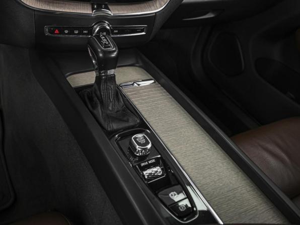 Volvo XC60 II с пробегом 2018 года, цена 3 224 000 рублей, 195301 км, внедорожник, Автокод Объявления