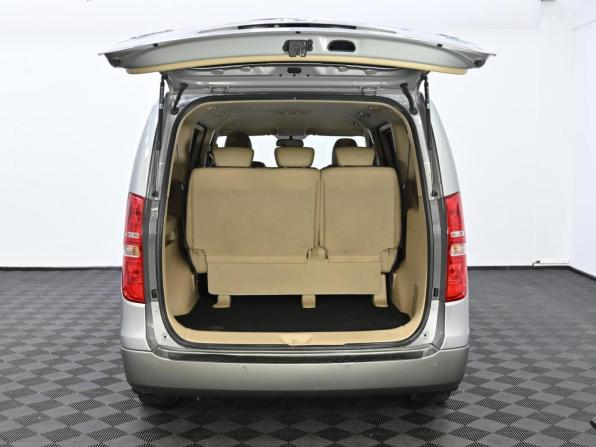 Hyundai H-1 II Рестайлинг 2 с пробегом 2019 года, цена 2 549 000 рублей, 115000 км, минивэн, Автокод Объявления