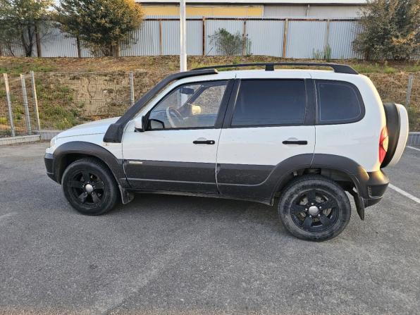Chevrolet Niva I Рестайлинг с пробегом 2014 года, цена 677 000 рублей, 107235 км, внедорожник, Автокод Объявления