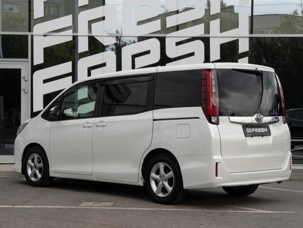 Toyota Noah III (R80) с пробегом 2015 года, цена 1 599 000 рублей, 215332 км, минивэн, Автокод Объявления