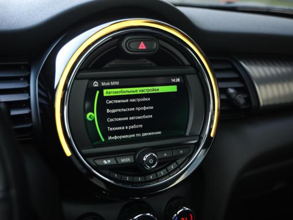Mini Hatch III (F55/F56) Рестайлинг с пробегом 2020 года, цена 2 399 000 рублей, 82000 км, хэтчбек, Автокод Объявления