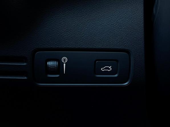 Volvo XC40 I с пробегом 2018 года, цена 2 873 200 рублей, 120697 км, внедорожник, Автокод Объявления