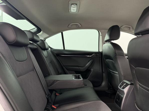 Skoda Octavia III (A7) Рестайлинг с пробегом 2019 года, цена 1 420 000 рублей, 261200 км, лифтбек, Автокод Объявления