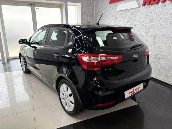 Kia Rio III Рестайлинг с пробегом 2015 года, цена 1 365 000 рублей, 33893 км, хэтчбек, Автокод Объявления