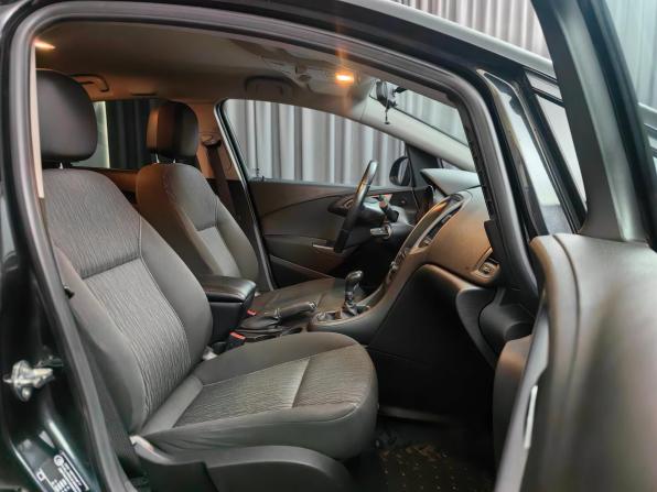 Opel Astra J Рестайлинг с пробегом 2014 года, цена 699 000 рублей, 238487 км, универсал, Автокод Объявления