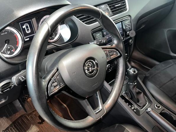 Skoda Octavia III (A7) Рестайлинг с пробегом 2017 года, цена 1 745 000 рублей, 108000 км, лифтбек, Автокод Объявления