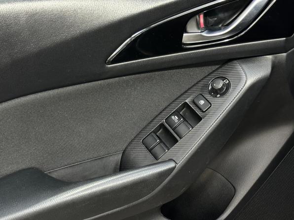 Mazda 3 III (BM) с пробегом 2013 года, цена 1 350 000 рублей, 136000 км, хэтчбек, Автокод Объявления