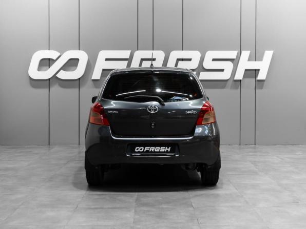 Toyota Yaris II с пробегом 2008 года, цена 590 000 рублей, 169872 км, хэтчбек, Автокод Объявления