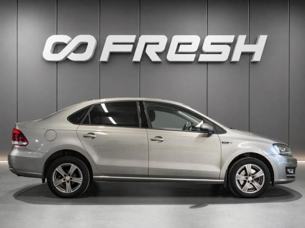 Volkswagen Polo V Рестайлинг с пробегом 2018 года, цена 1 560 000 рублей, 49383 км, седан, Автокод Объявления