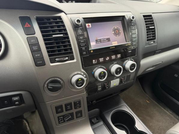 Toyota Sequoia II с пробегом 2010 года, цена 2 085 000 рублей, 454683 км, внедорожник, Автокод Объявления