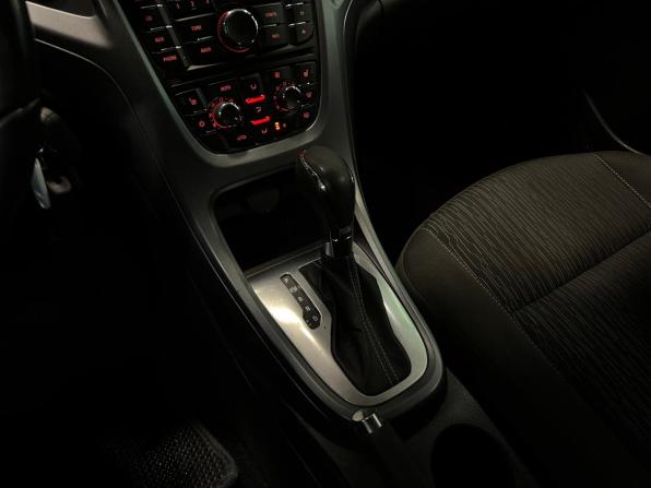 Opel Astra J Рестайлинг с пробегом 2013 года, цена 660 000 рублей, 235014 км, универсал, Автокод Объявления
