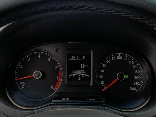 Volkswagen Polo V Рестайлинг с пробегом 2015 года, цена 729 000 рублей, 332819 км, седан, Автокод Объявления