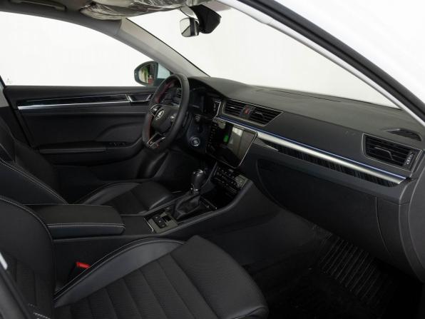 Skoda Superb III Рестайлинг с пробегом 2024 года, цена 4 635 000 рублей, 6600 км, лифтбек, Автокод Объявления