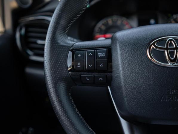 Toyota Hilux VIII Рестайлинг 2 с пробегом 2024 года, цена 7 725 000 рублей, 8365 км, offers.body_type.unknown, Автокод Объявления